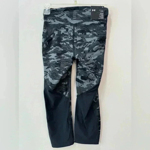 UnderArmour Black and White Print Compression Capri Leggings - Size XS - Picture 4 of 8